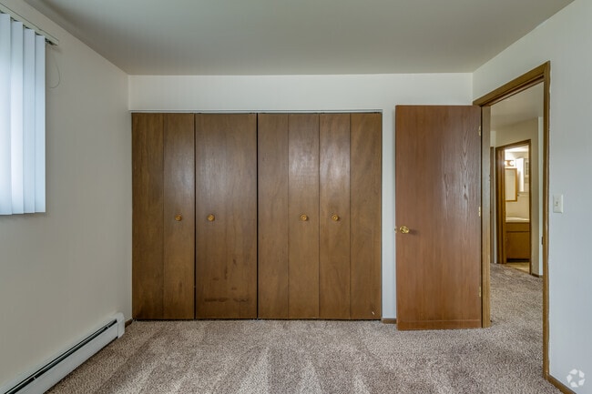 1 BR, 1 BA - 582SF