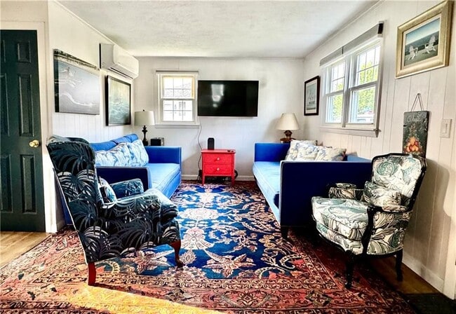 Photo - 140 Renfrew Ave