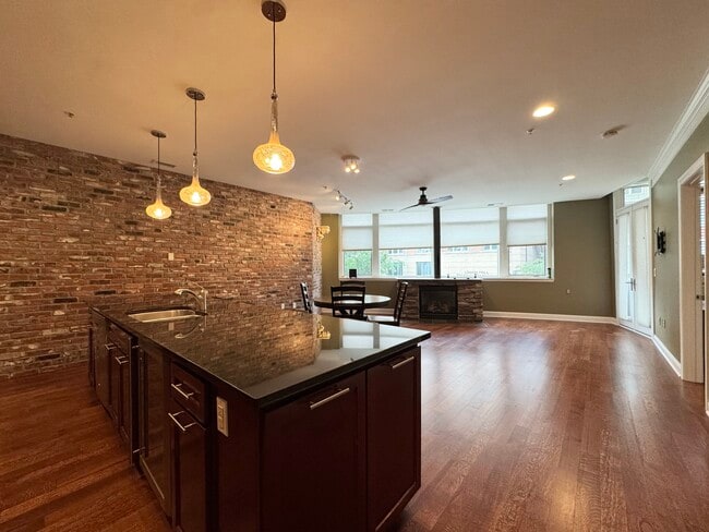 Building Photo - 2929 McGee Trfy Unit 200