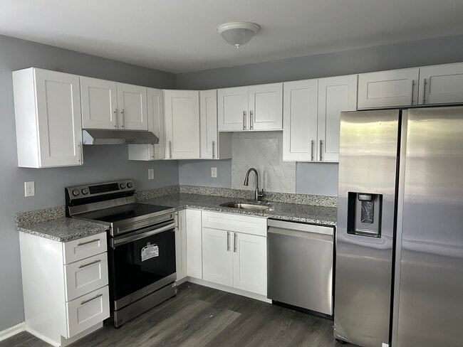 Building Photo - 11 Hawkins St Unit Apt #C