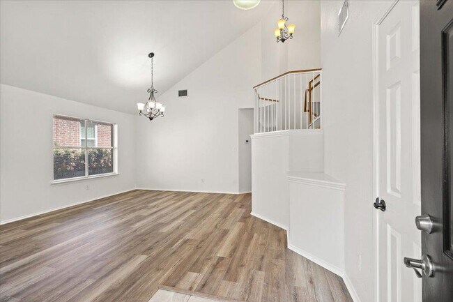 Photo - 15423 Quinley Dr