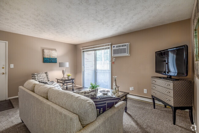 1BD, 1BA - 600SF - Living Room - Hillbrook Apartments