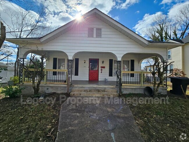 Building Photo - 117 Stagg St Rental