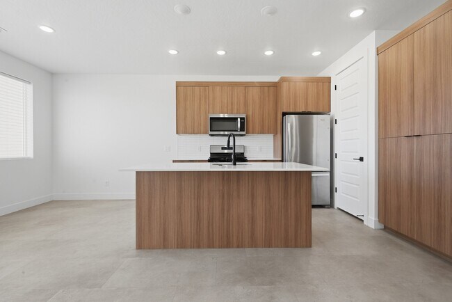 Photo - 325 S 1930 W