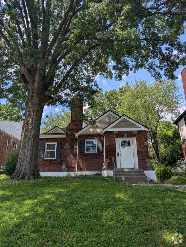 Building Photo - Beautifully renovated 2 bedroom house with...