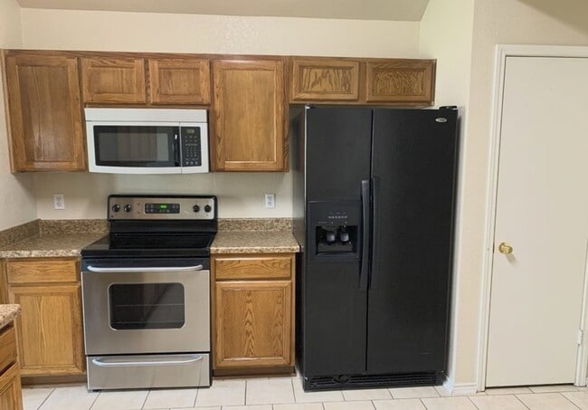 Photo - Lovely 3 bedroom 2 bath with Fireplace