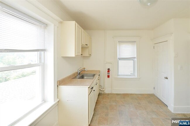 Photo - 39 Lodi St Unit 2
