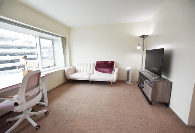 Photo - 555 E William St Unidad 4H