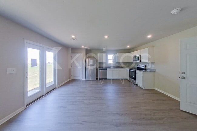 Photo - 248 York Ln