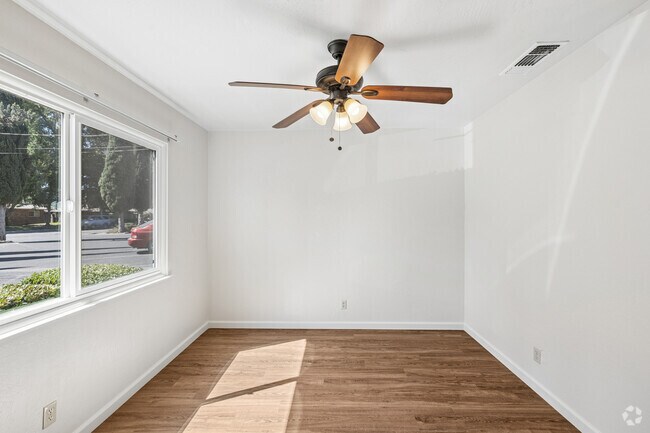 2BR, 1BA - 800SF - Bedroom