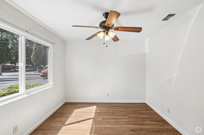 2BR, 1BA - 800SF - Bedroom - Woodside Gardens Apartments