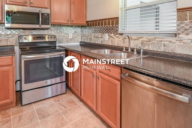 Photo - 3 Bedroom Pet-Friendly Home in Jacksonville, FL with Main Street Renewal