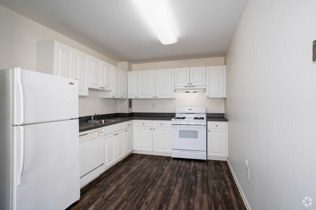 2BR, 2BA - 1,066SF - Kitchen