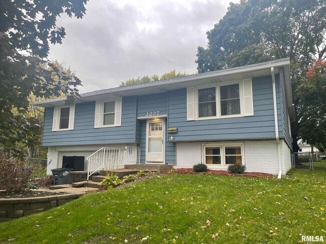 Building Photo - 2237 Waveland Dr Rental