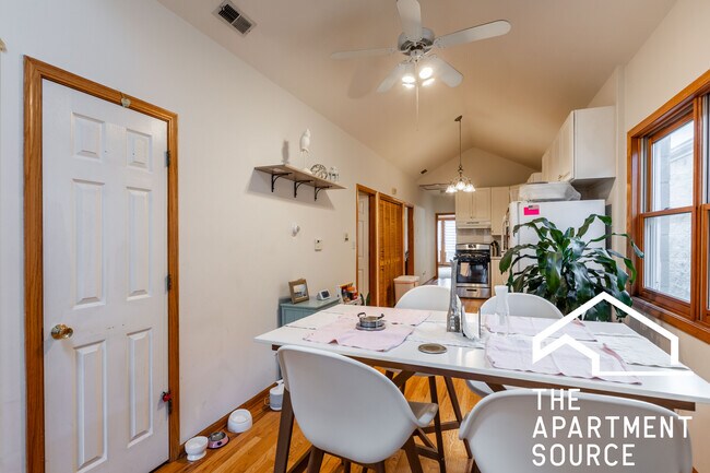 Building Photo - 916 N Paulina St Unit 1 Rental
