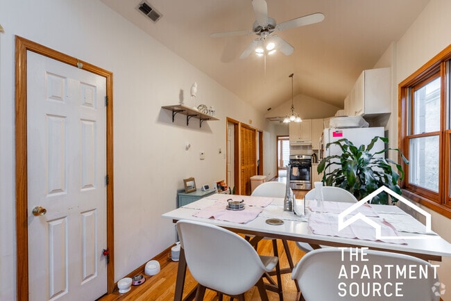 Building Photo - 916 N Paulina St Unit 1 Rental