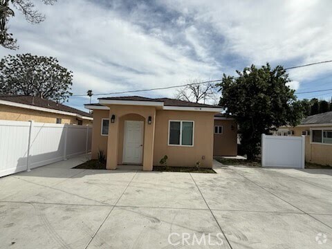 Building Photo - 4831 Fiesta Ave Rental
