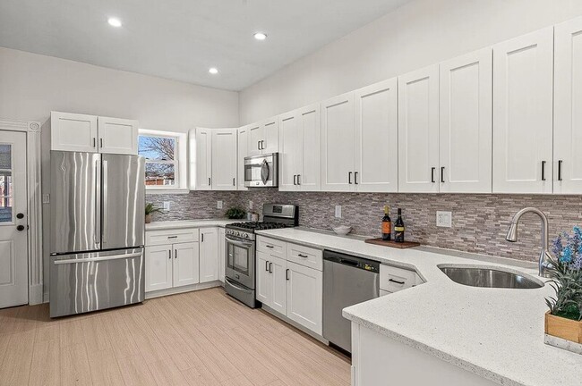 Photo - 13 W Upsal St