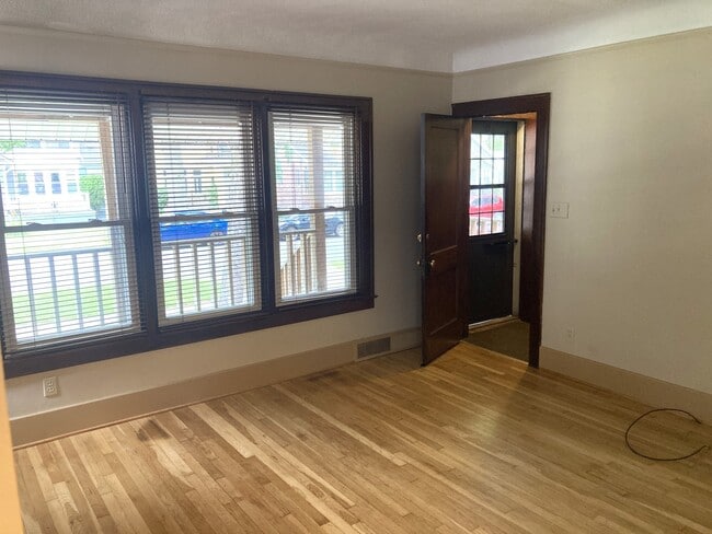 Photo - 353 W Webster St Unidad Lower