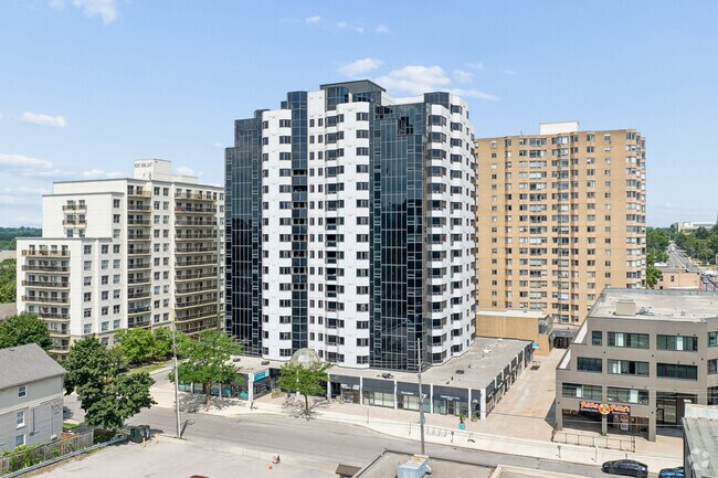 Photo - 675 Richmond Street