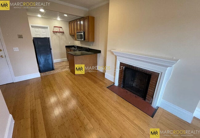 Photo - 256 Newbury St