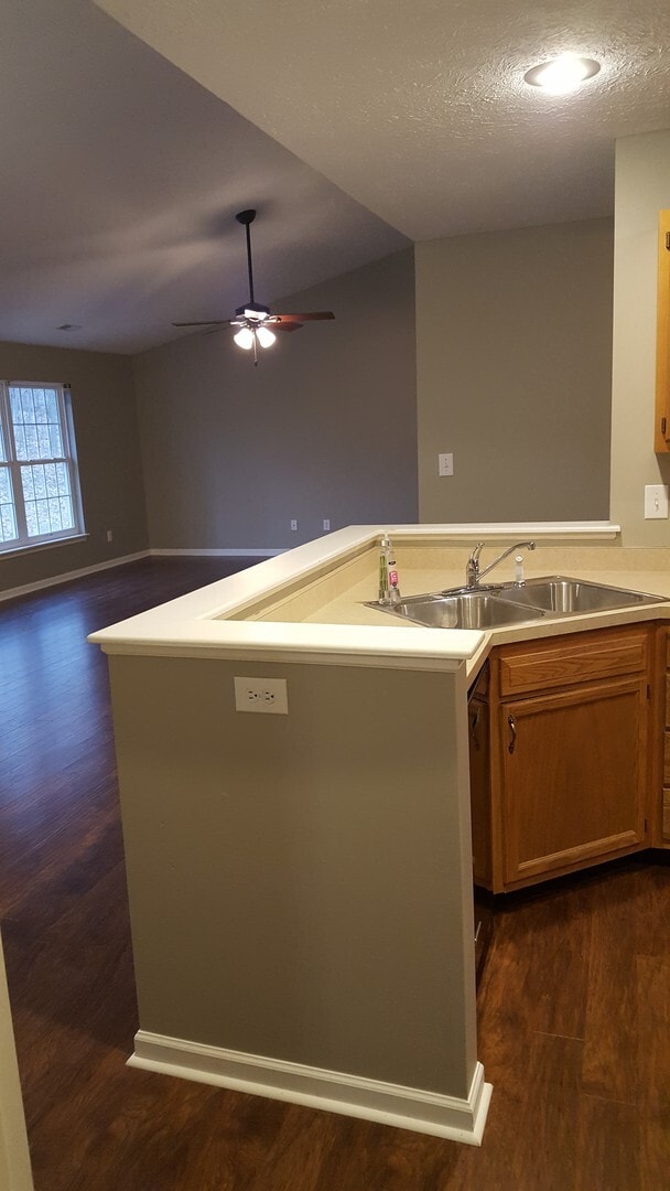 Photo - 3 bed, 2 bath Home with GARAGE!