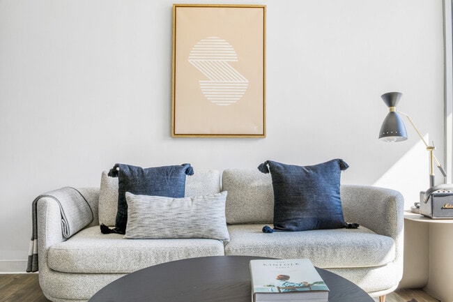 Photo - 5 Glassworks Ave Unidad FL3-ID1289