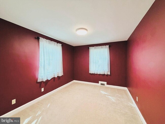 Photo - 907 Heron Dr