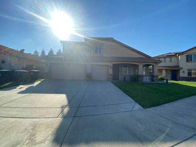 Building Photo - Big beautiful Home for rent in Visalia, Ca