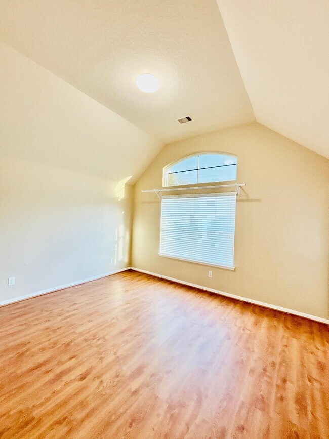 Photo - 9947 Valance Way