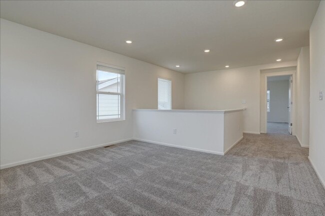 Photo - Available for move-in on 05/15/26- 3bed/2.5bath in Aurora!