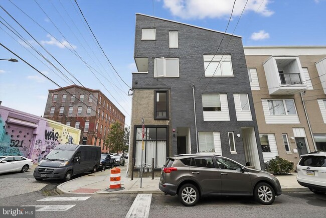 Building Photo - 1659 N Randolph St Unit 1
