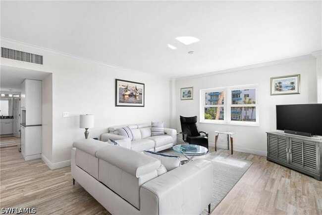 Photo - 240 Seaview Ct Unit 211