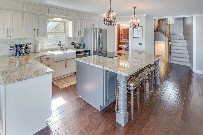 Photo - Minnetonka Lakeshore!