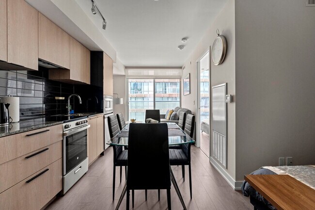 Photo - 542A Yonge St Unit ID1345772P