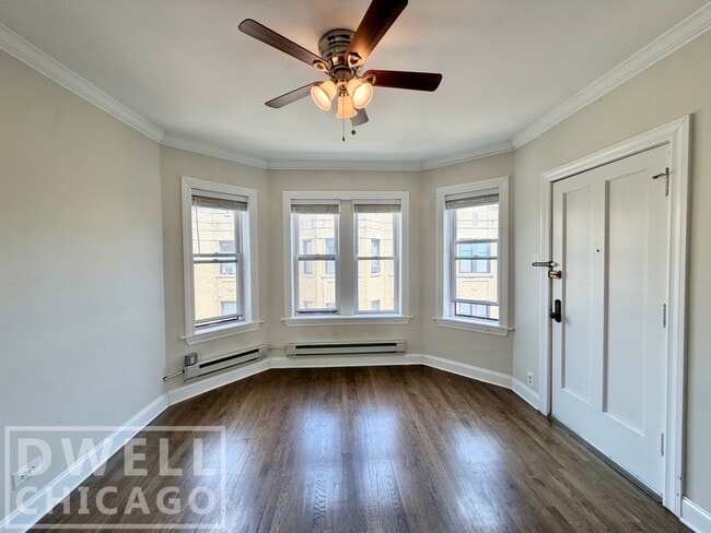 Building Photo - 3826 N Greenview Ave Unit 3W