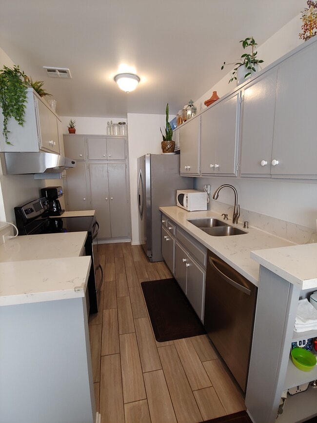 Photo - 5403 Newcastle Ave Unit 66