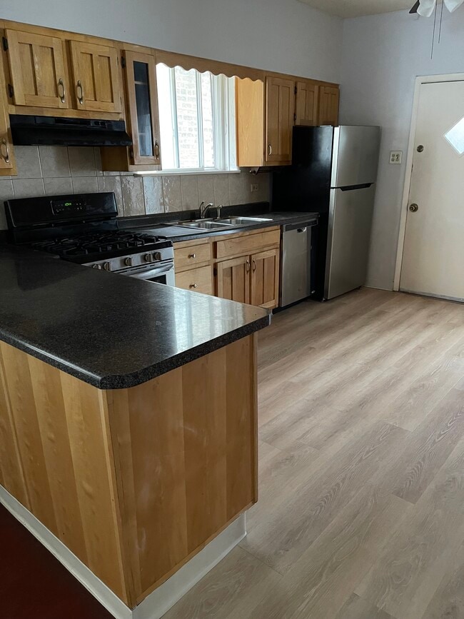 4831 Greenleaf St Unit 1