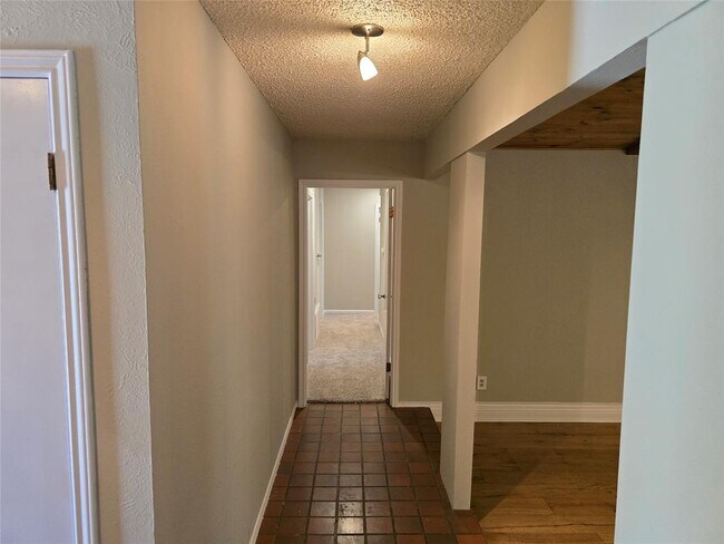 Photo - 402 Greenwood Dr