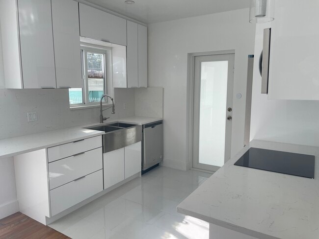 Photo - 2000 SW 17th St