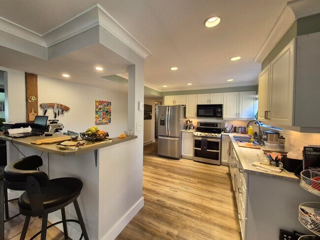 941 Avrill Rd