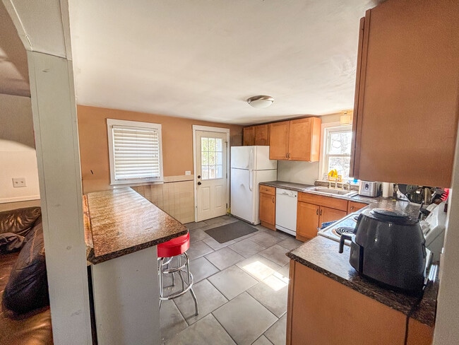 Photo - 11 Livingstone Ave