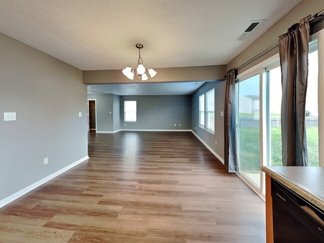 Photo - 2832 Wolfgang Way