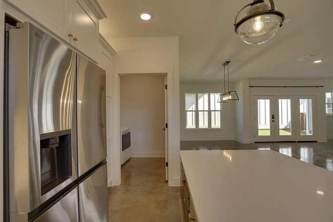 Photo - 302 Red Bird Ln