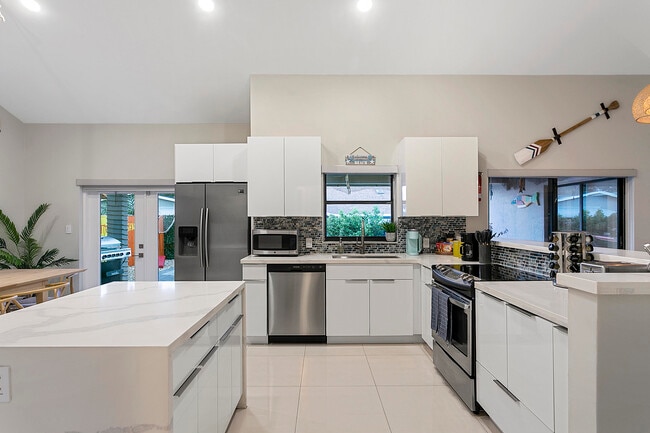 Photo - 231 SE 8th St