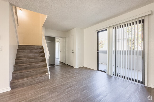 2 BR, 2 BA - 1200SF