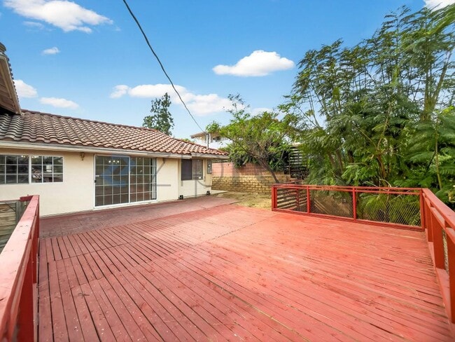 Photo - 9534 Swinton Ave