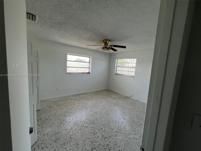 Photo - 887 W 29th St Unit 2