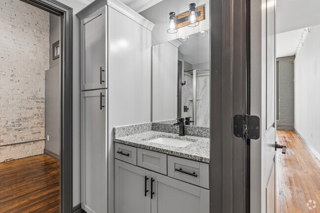 2 habitaciones, 2 baños - 1500 pies cuadrados - Baño