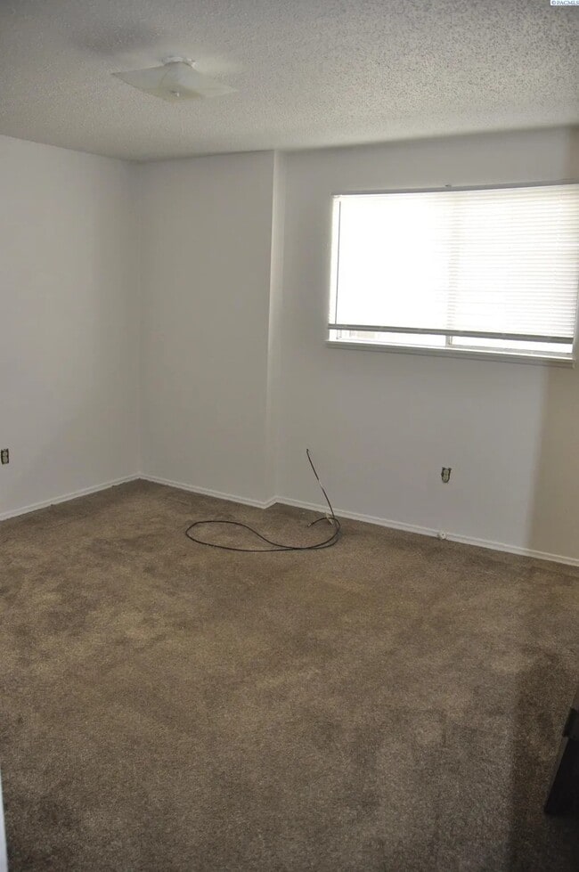 bedroom 2 - 530 SW Summer St Unit 530